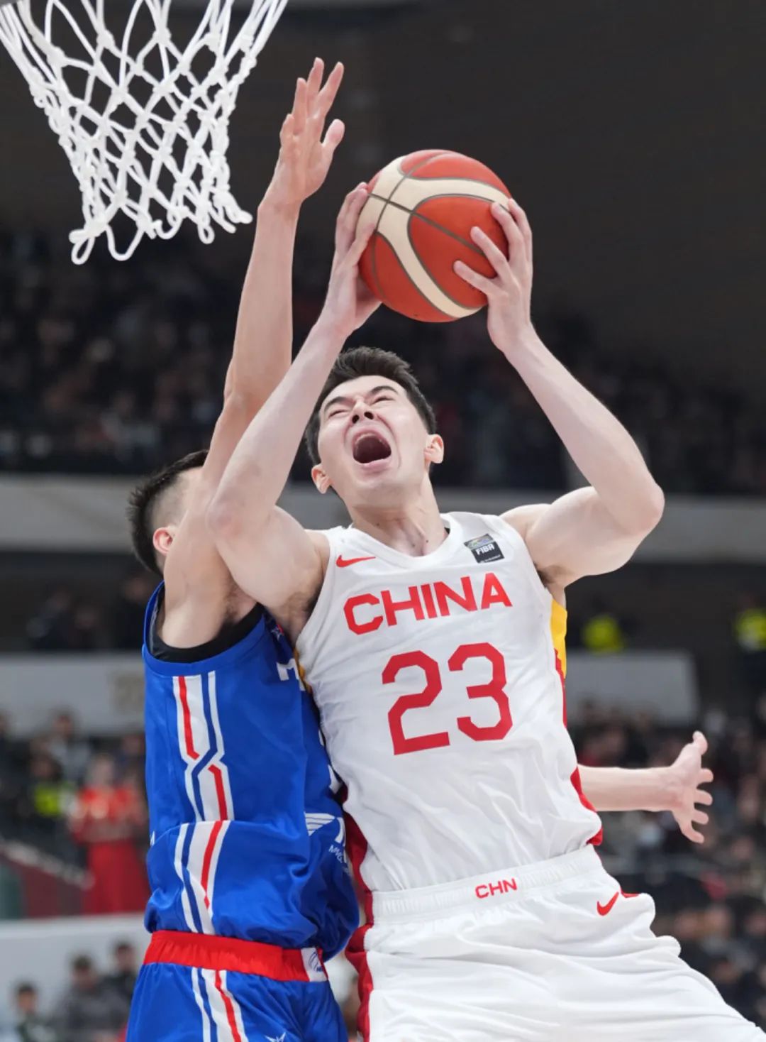 关于篮球赛场上的精彩瞬间让人心潮澎湃的信息