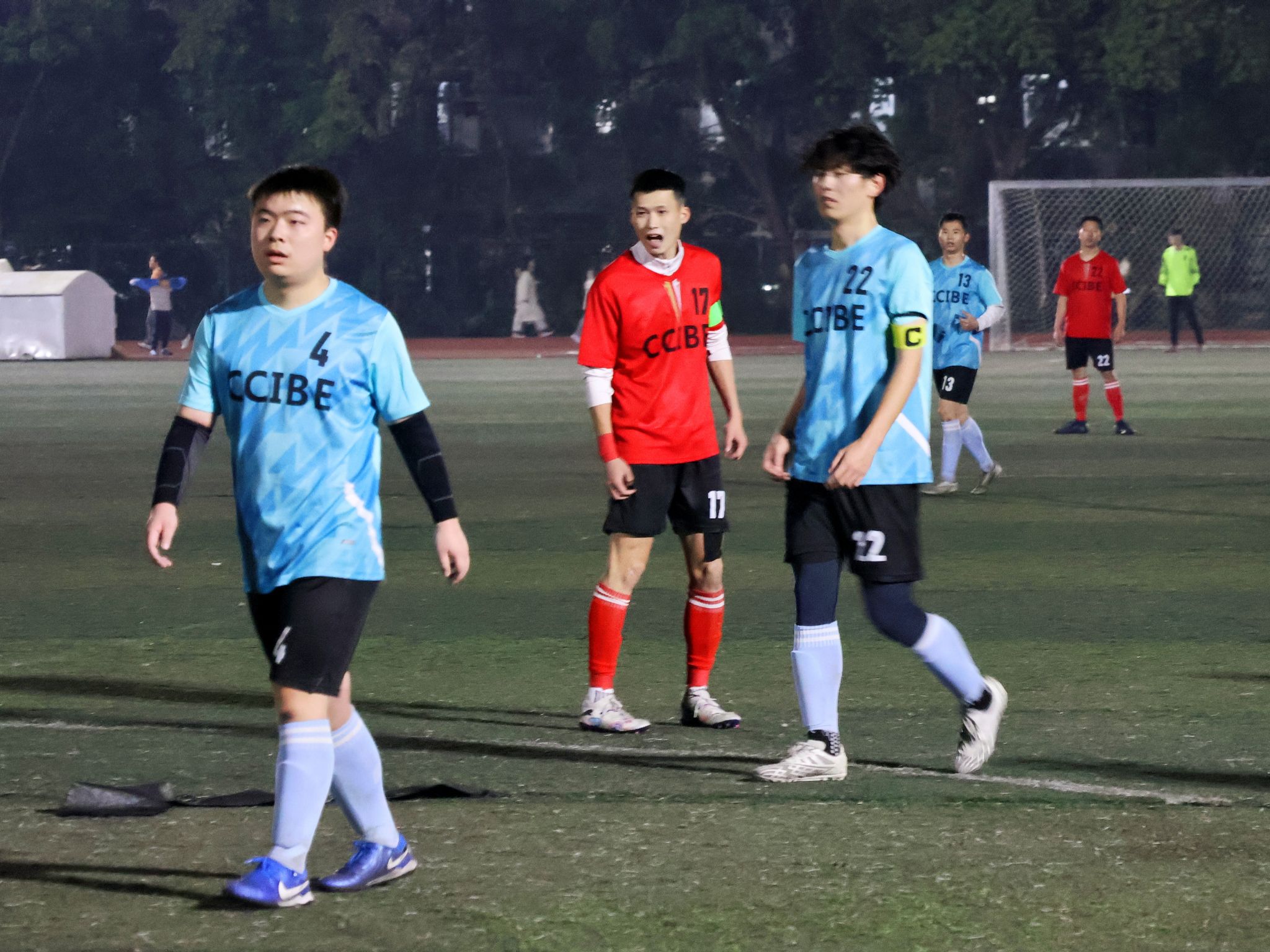 包含球员技艺精湛，带领球队勇夺胜利欢呼的词条