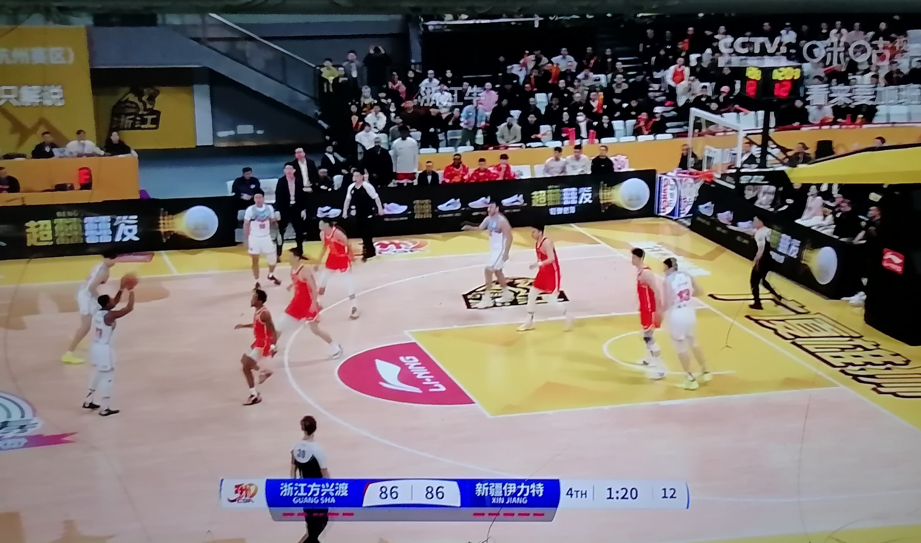 包含强强对话，国内职业篮球联赛场上争夺胜利的词条
