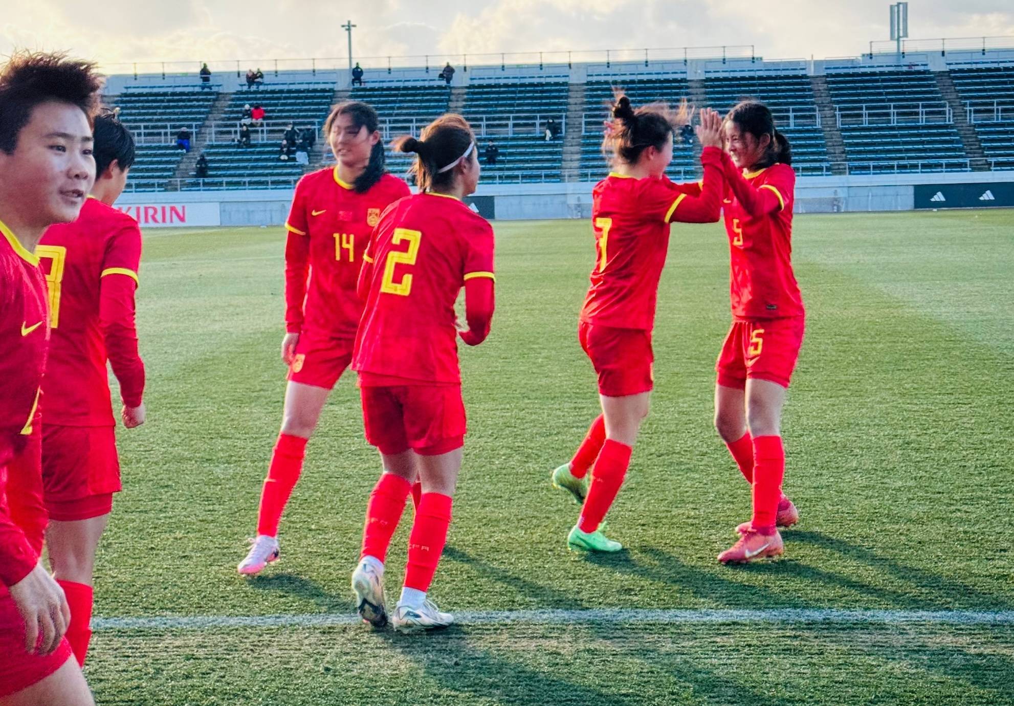 中国女足连胜创佳绩，备战下一场比赛的简单介绍